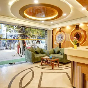 Just Renovated - Krishna Palace With Parking & Only 2 Mins Walk From Metro 4*, New Delhi India