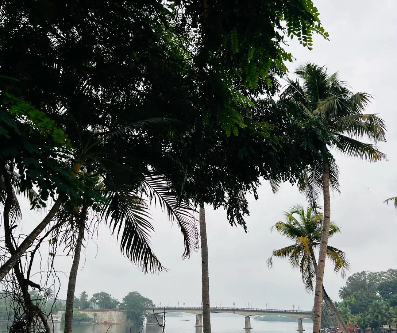 Jaladarshini Lakeside Gardens Bed & Breakfast Kollam