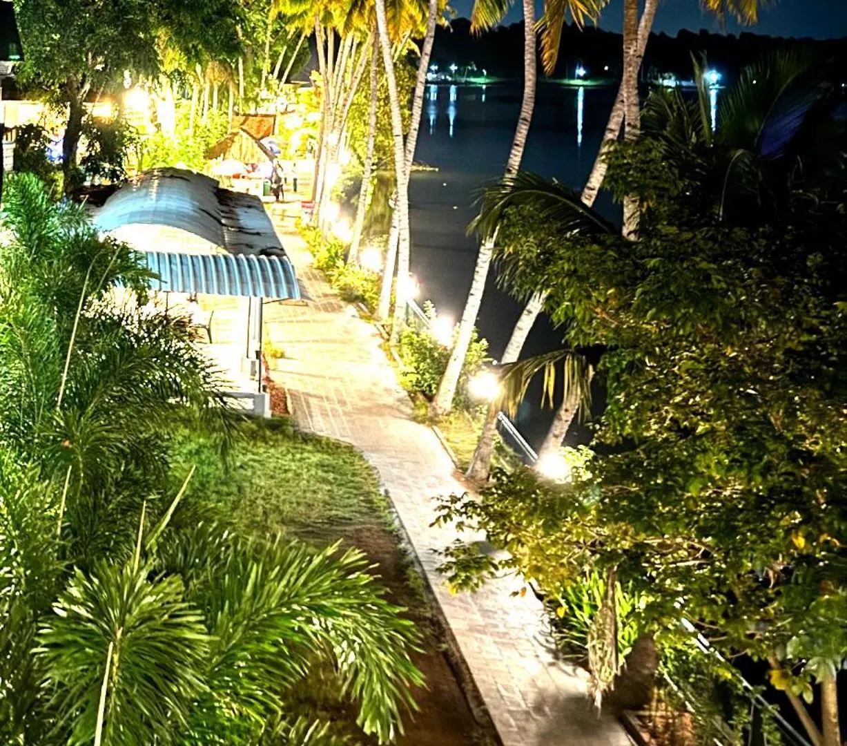 Jaladarshini Lakeside Gardens Bed & Breakfast Kollam